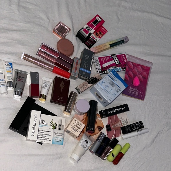 34 pieces of makeup bundle ☺️🥰 - Picture 1 of 6